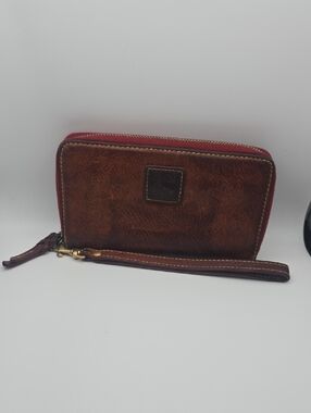 Dooney & Bourke Brown Leather Wristlet/Wallet W Red Interior (EUC) 🤎✨️❤️